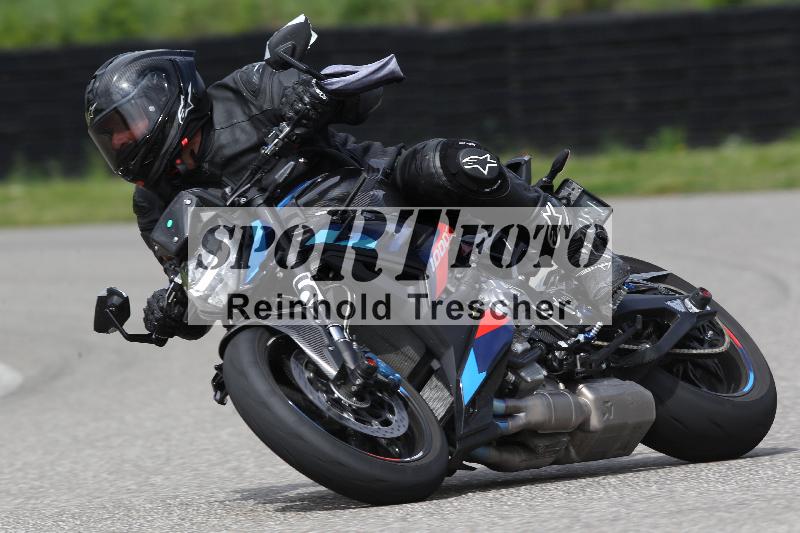 Archiv-2025/10 23.04.2025 Cornu Master School ADR/rot-rouge/35